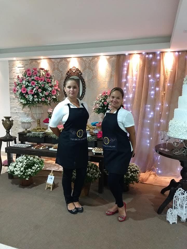 Mesa de buffet preparada para evento